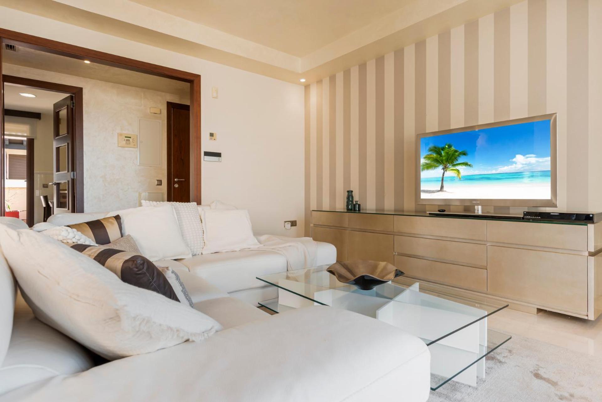 Stylish With Pool In By Costarentals - Ref M51 Apartamento Marbella